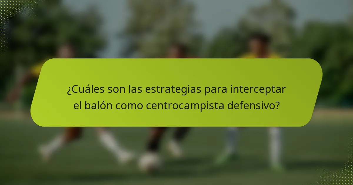 ¿Cuáles son las estrategias para interceptar el balón como centrocampista defensivo?